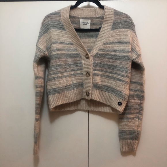 NWT $69 Abercrombie & Fitch Button-Up Cropped Cardigan in size XS! - Picture 3 of 6